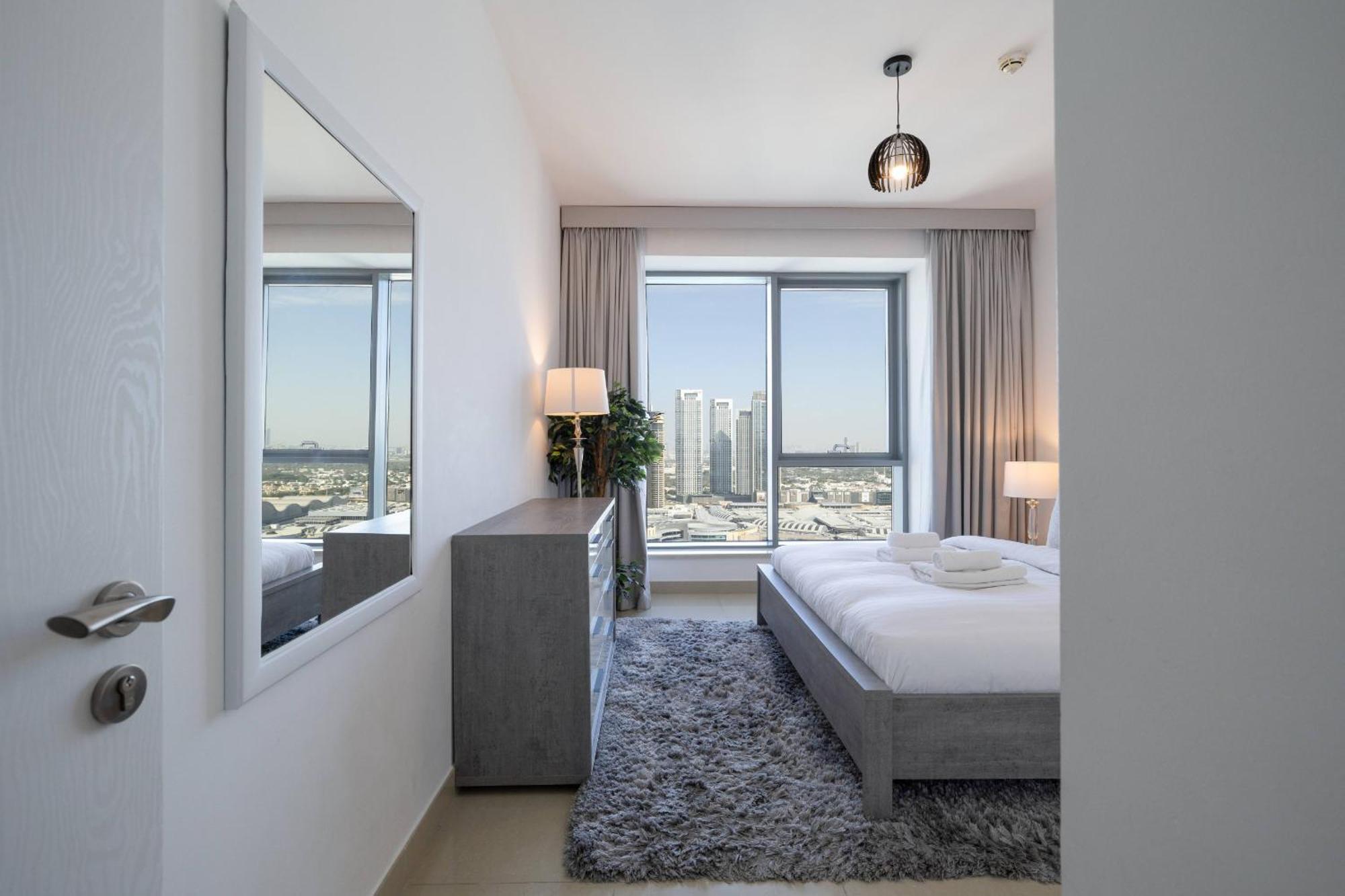 Signature Burj Khalifa View Residence Дубай Екстериор снимка