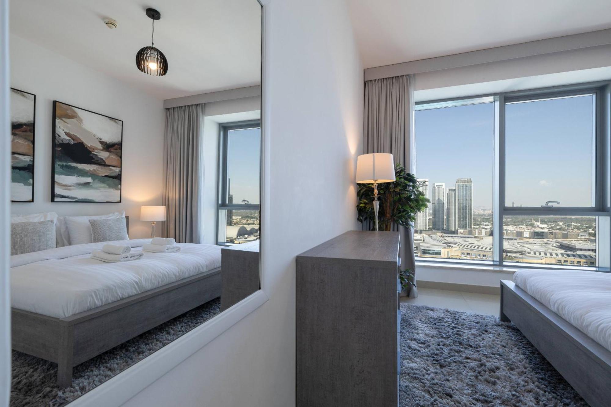 Signature Burj Khalifa View Residence Дубай Екстериор снимка
