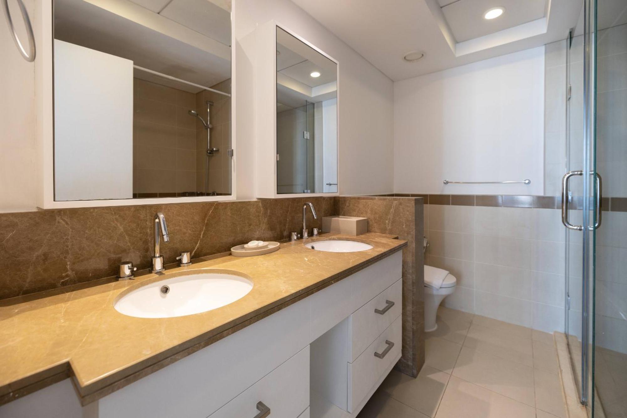 Signature Burj Khalifa View Residence Дубай Екстериор снимка