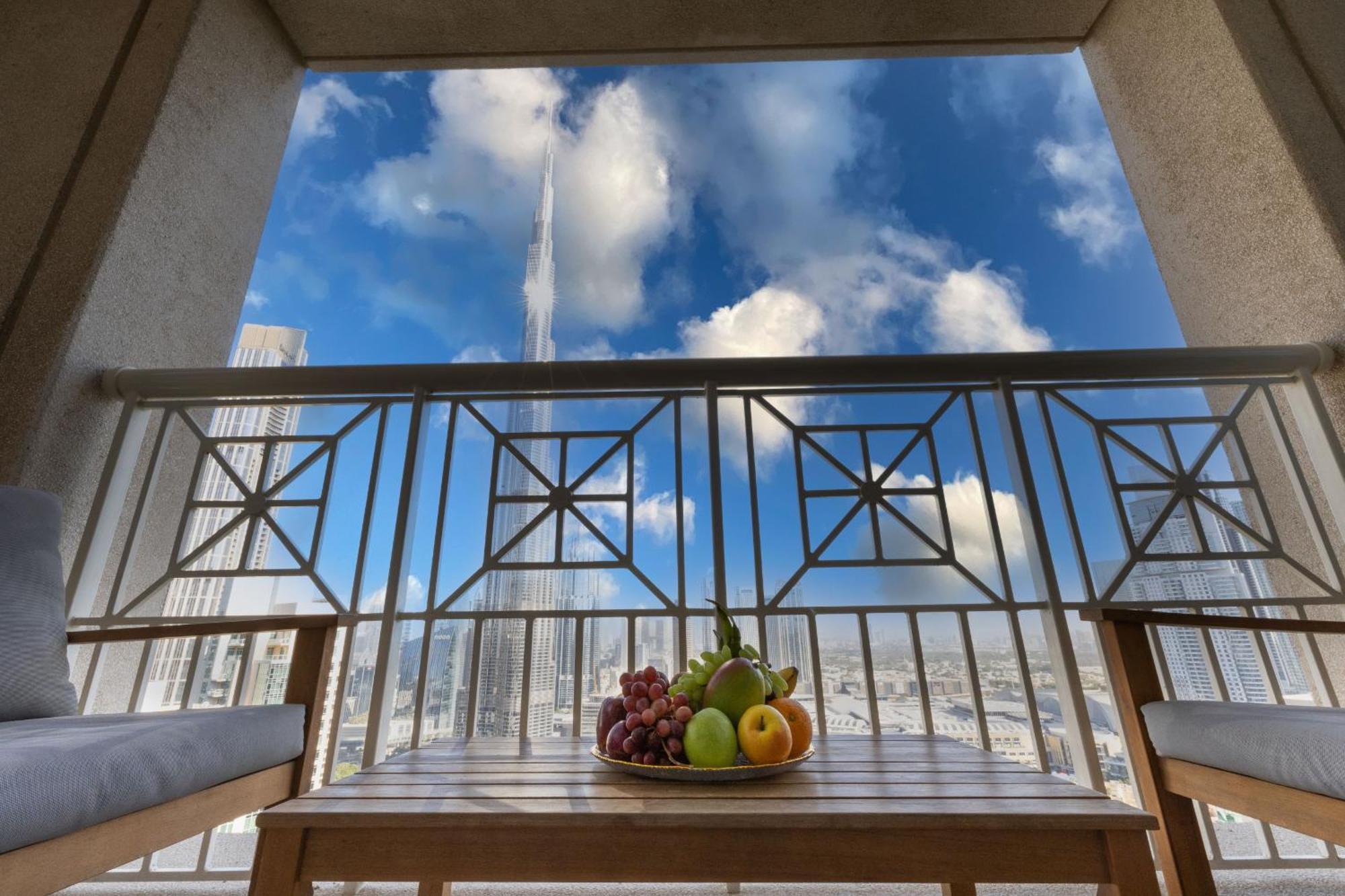 Signature Burj Khalifa View Residence Дубай Екстериор снимка