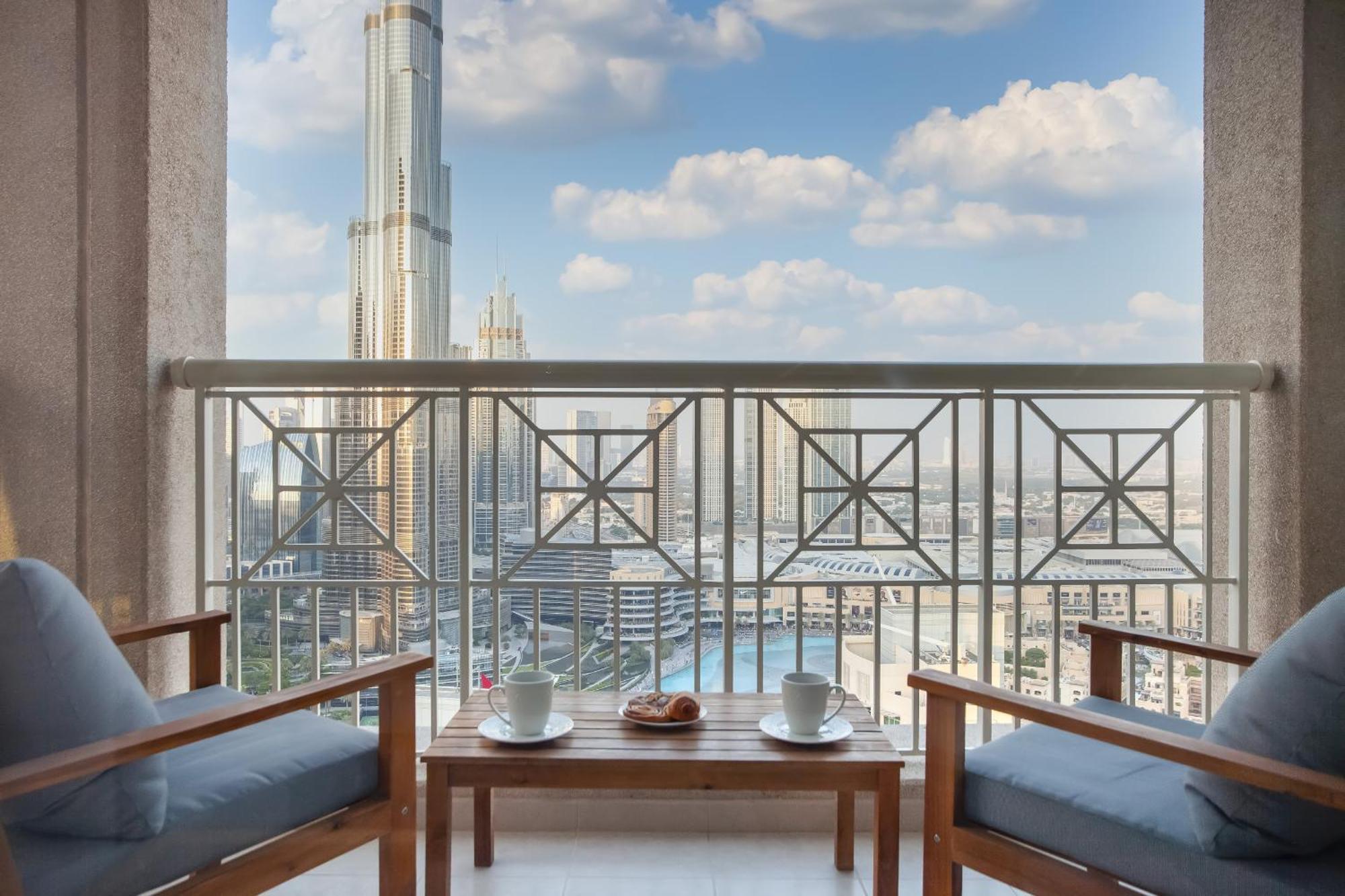 Signature Burj Khalifa View Residence Дубай Екстериор снимка