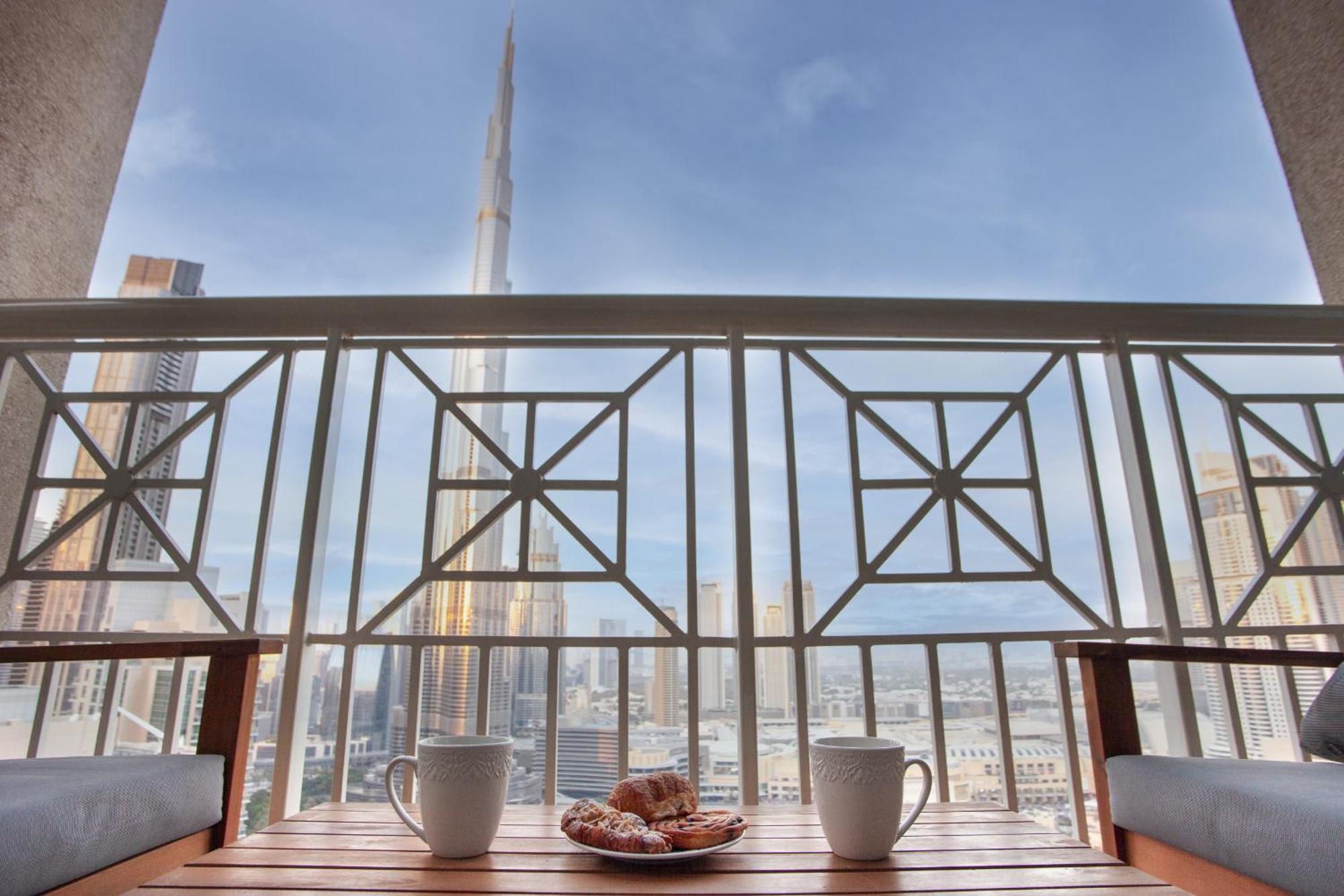 Signature Burj Khalifa View Residence Дубай Екстериор снимка