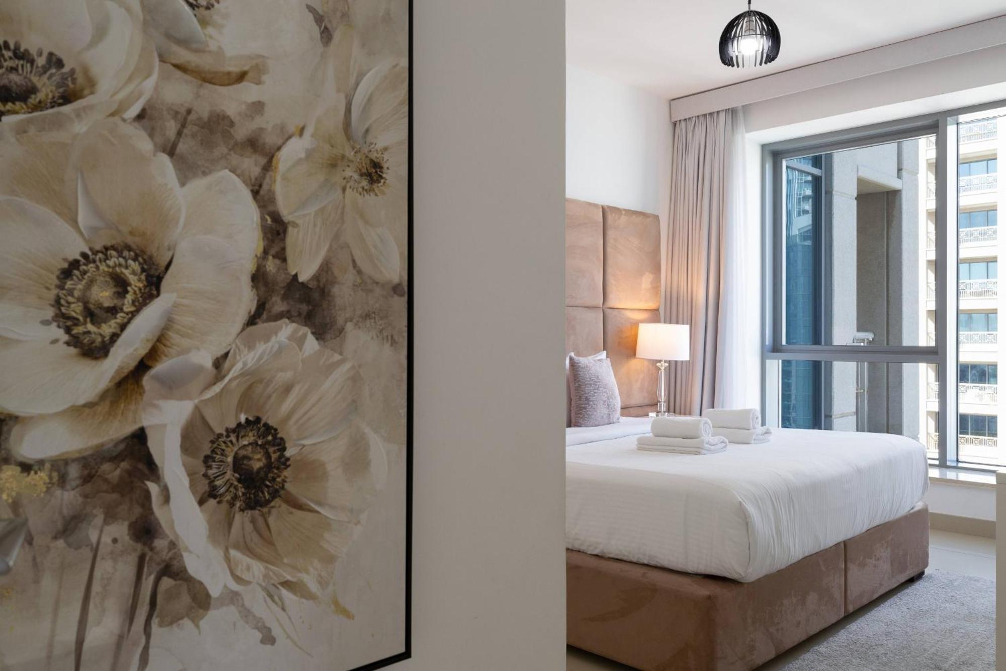 Signature Burj Khalifa View Residence Дубай Екстериор снимка