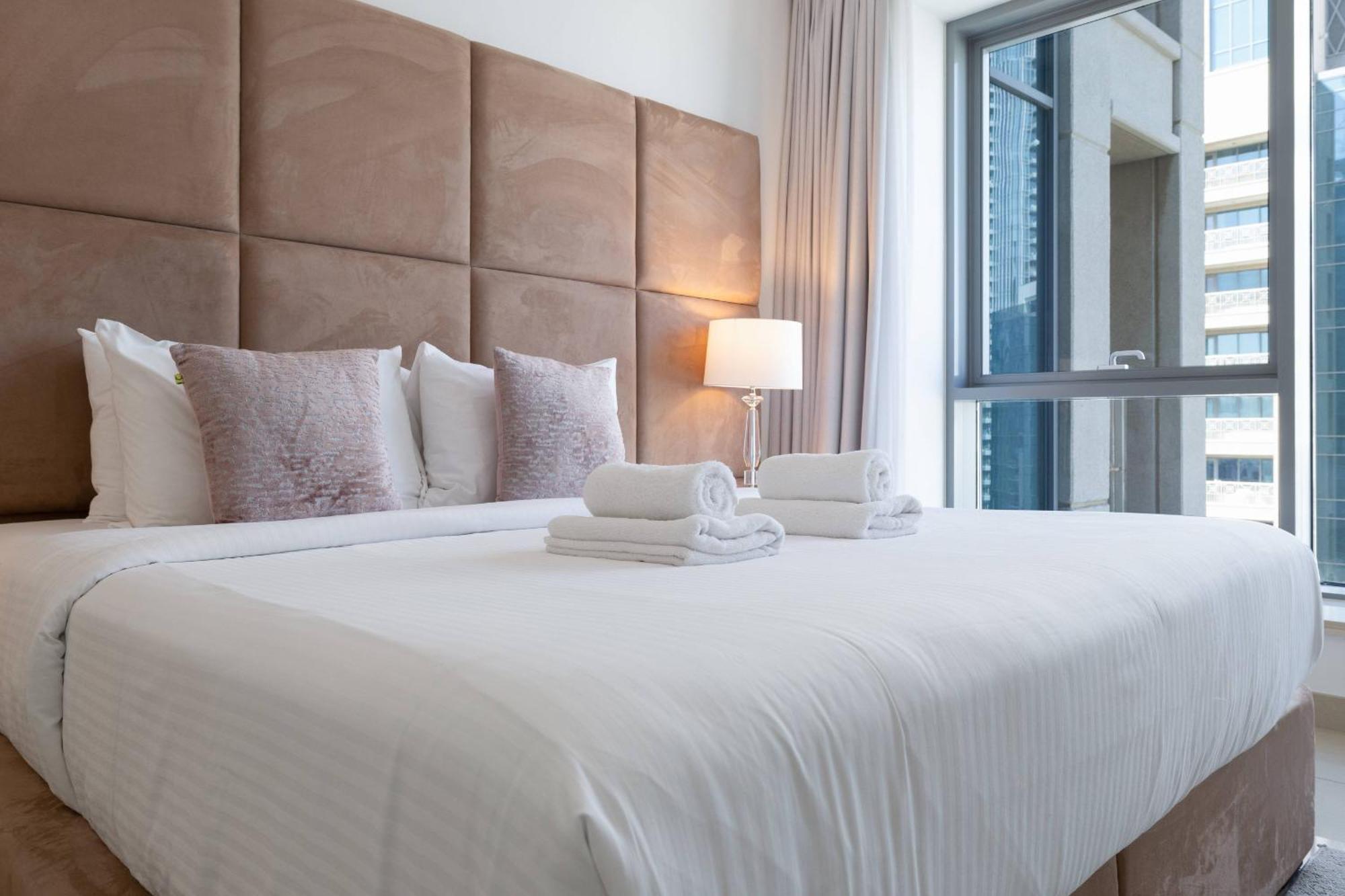 Signature Burj Khalifa View Residence Дубай Екстериор снимка
