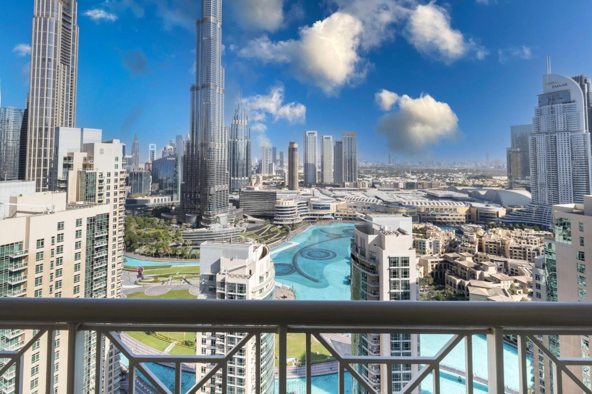 Signature Burj Khalifa View Residence Дубай Екстериор снимка