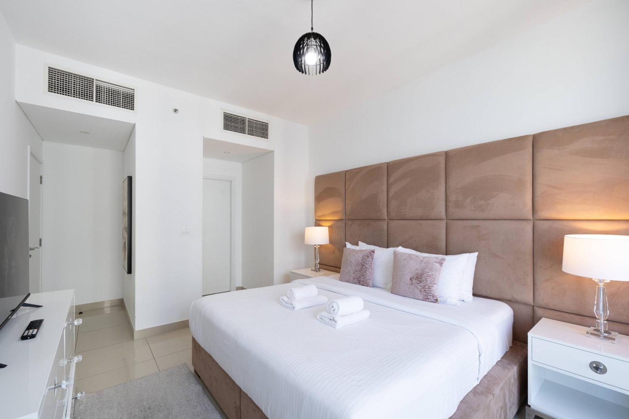 Signature Burj Khalifa View Residence Дубай Екстериор снимка