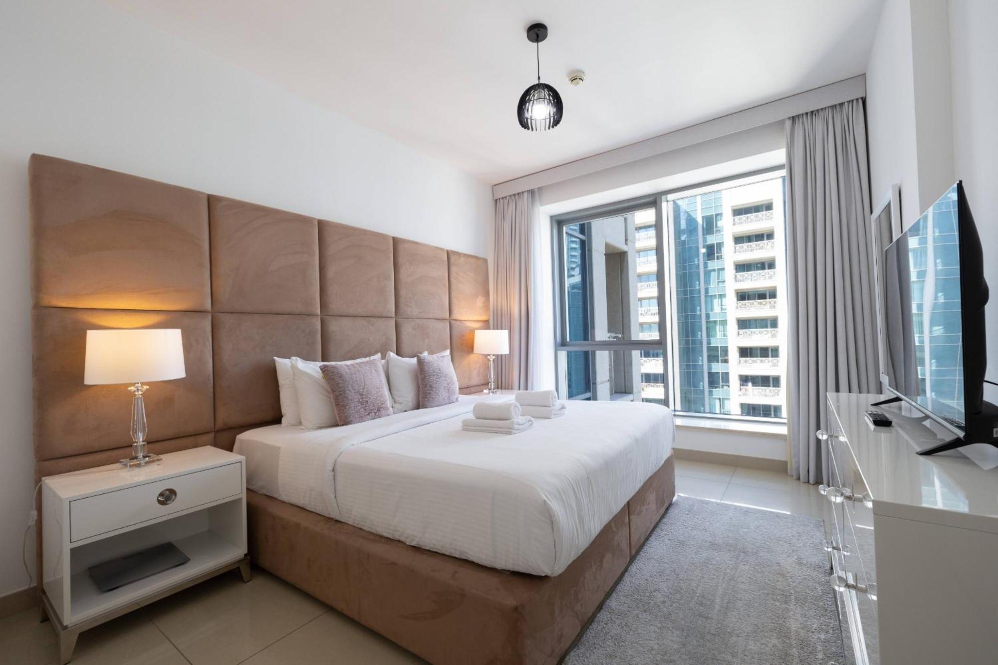 Signature Burj Khalifa View Residence Дубай Екстериор снимка