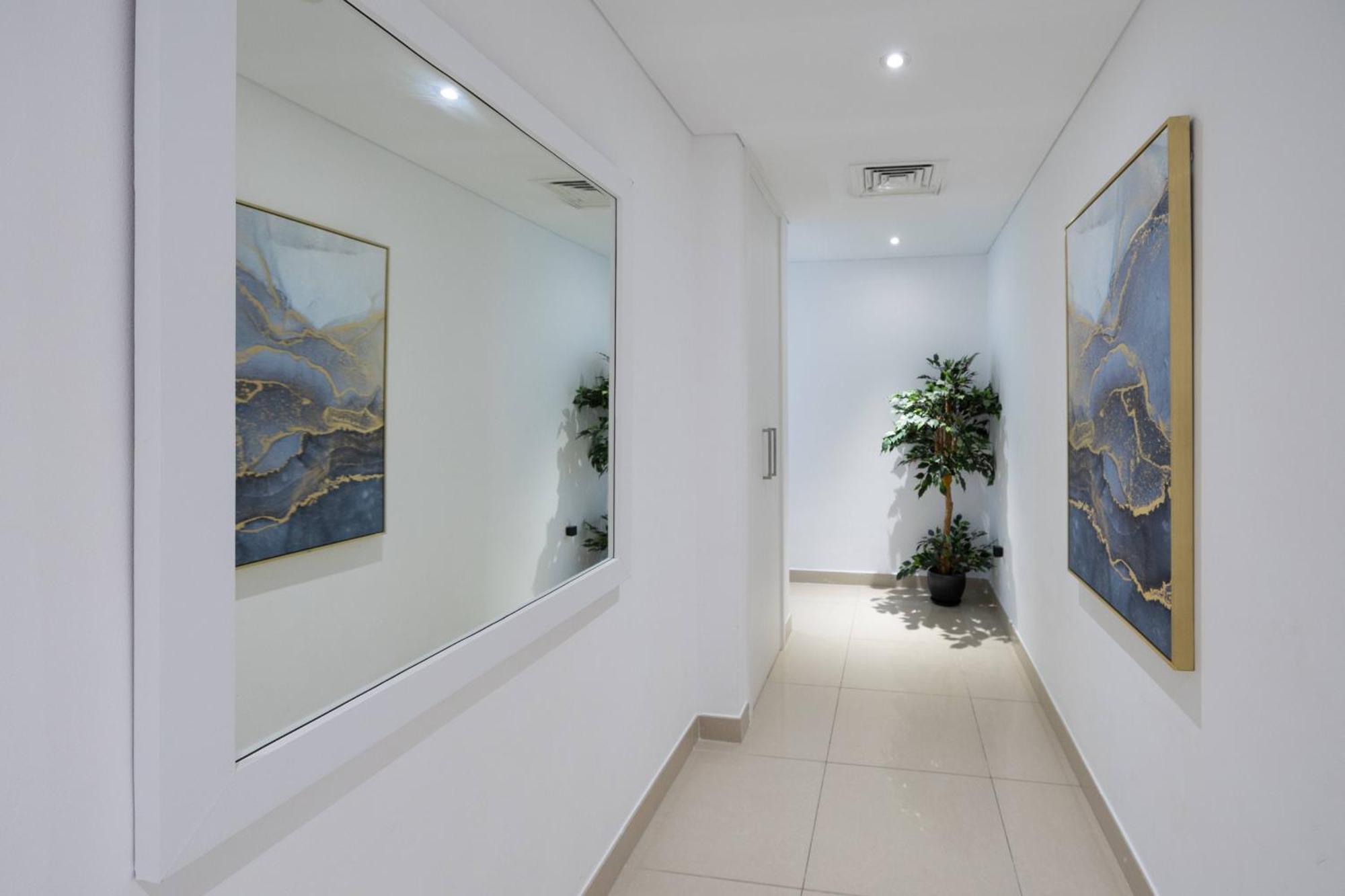 Signature Burj Khalifa View Residence Дубай Екстериор снимка