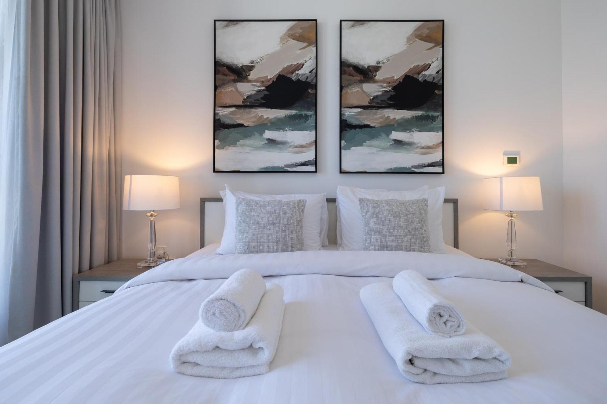 Signature Burj Khalifa View Residence Дубай Екстериор снимка